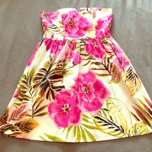 Cute strapless floral dress!